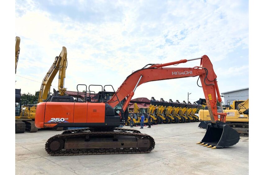 Excavatoare pe șenile -Hitachi ZX 250 LC-6 de la Hitachi | Kuhn